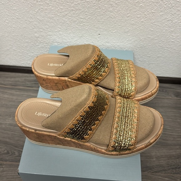 Bzees Resort Wedge Sandal - Picture 5 of 6